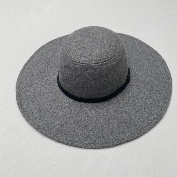 Staring at Stars Accessories - NWOT Urban Outfitters - Staring at Stars, Gray, Spring Hat